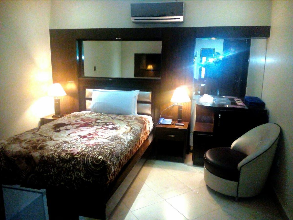 Bling Hotel International Multan Ngoại thất bức ảnh