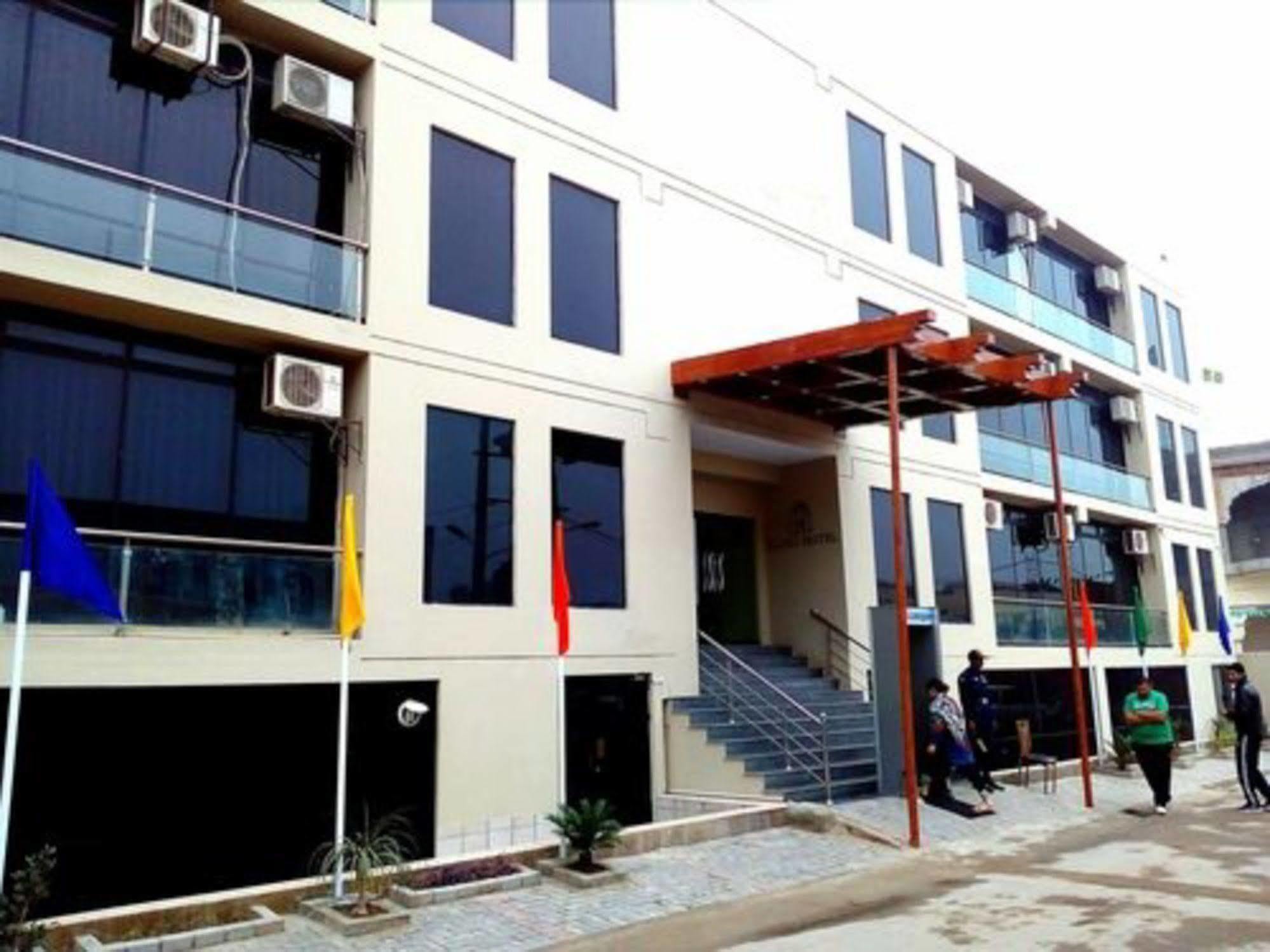 Bling Hotel International Multan Ngoại thất bức ảnh