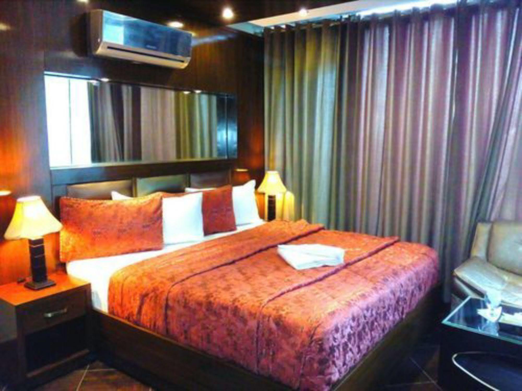 Bling Hotel International Multan Ngoại thất bức ảnh