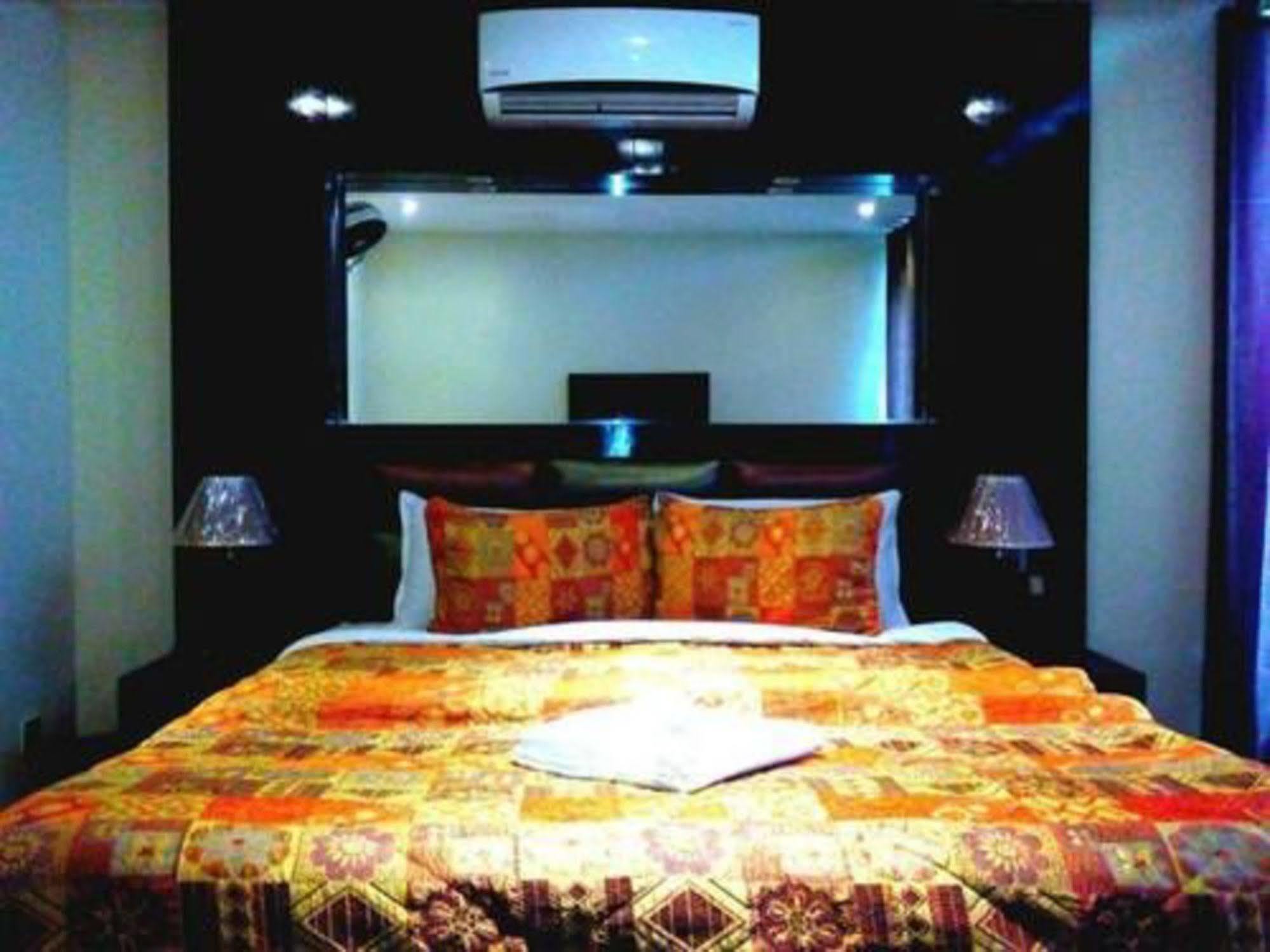 Bling Hotel International Multan Ngoại thất bức ảnh