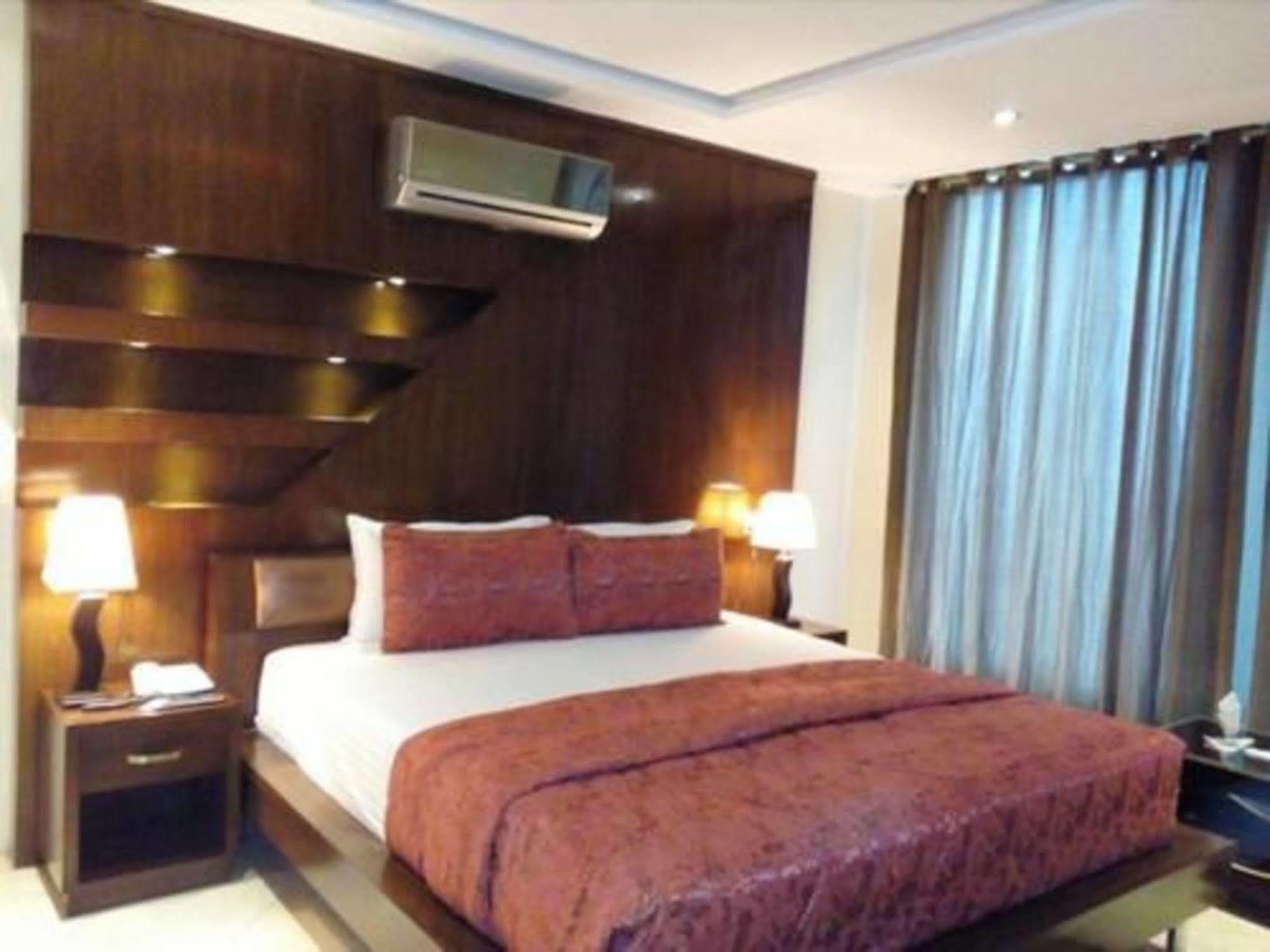 Bling Hotel International Multan Ngoại thất bức ảnh