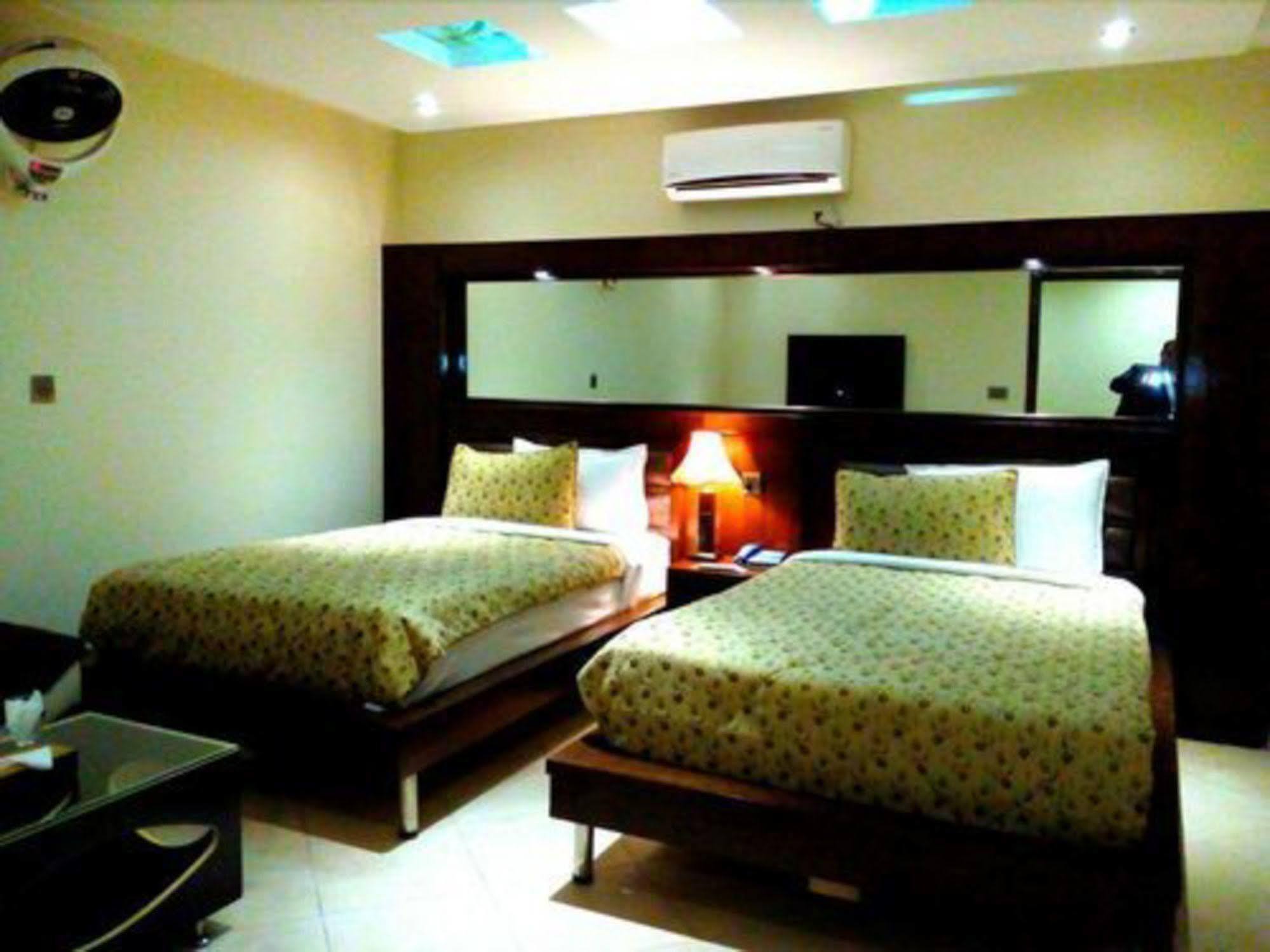 Bling Hotel International Multan Ngoại thất bức ảnh